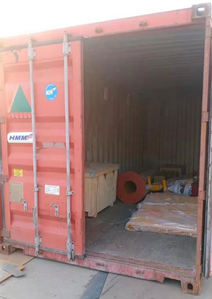 为厄瓜多尔客户制作的起重机，顺利装柜完成，发往海外！